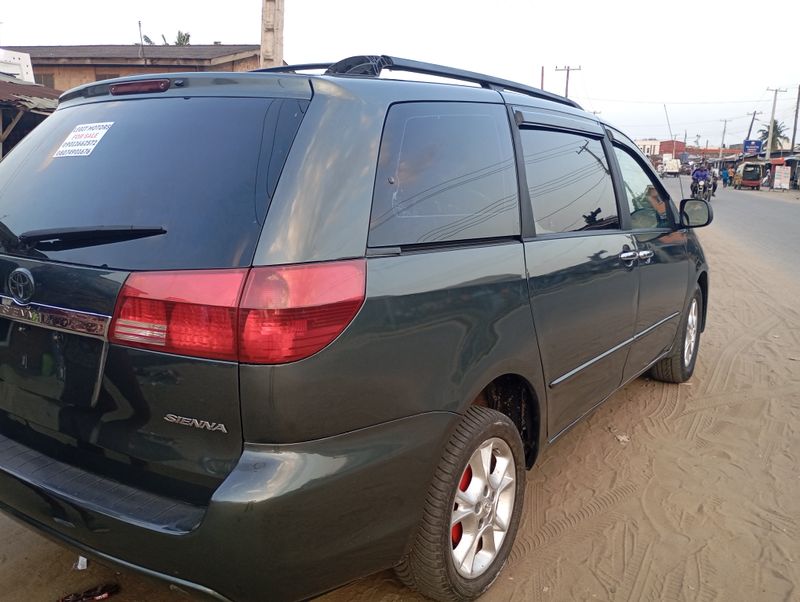 Thumbnail 2 of 2005 Toyota Sienna LE